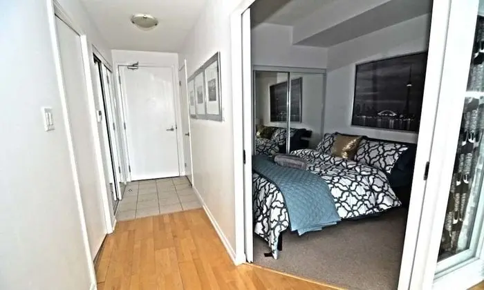 Toronto Escape - The Ruby Pink Suite - Öne Çıkan Resim