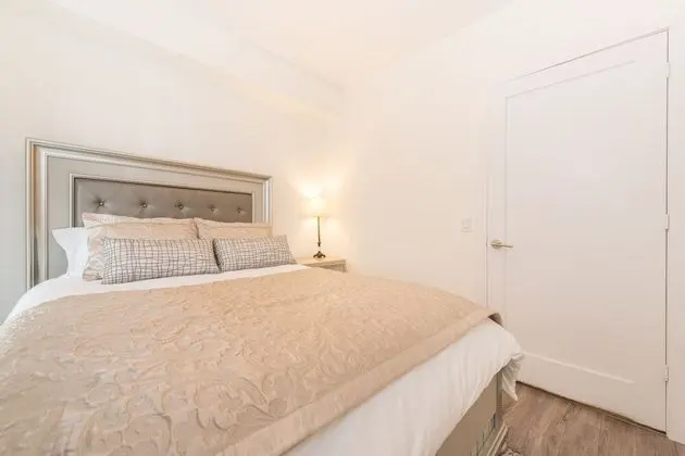 Toronto Rooms and Suites - Oda