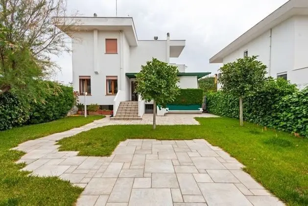 Torre a Mare Villa with Garden & Parking