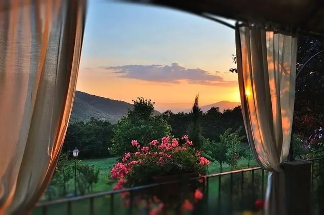 Toscana Fantastica - Cortona Villa Sleeps 6 Large Pool and Chef s Kitchen