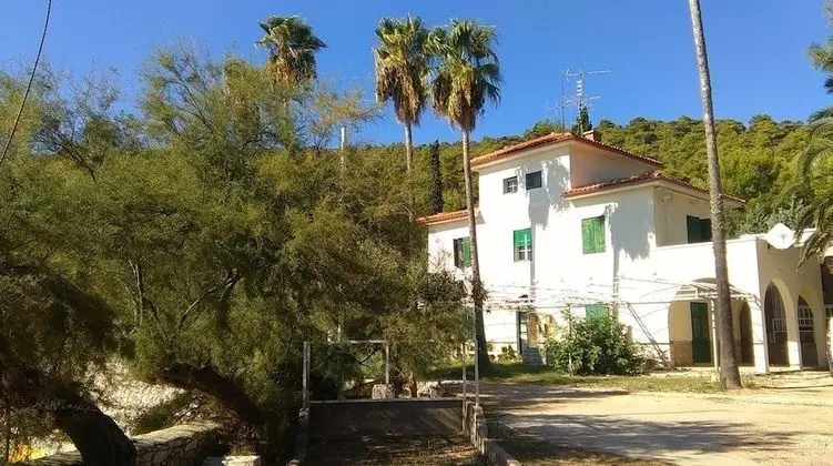 Tourist Resort Milna Vis