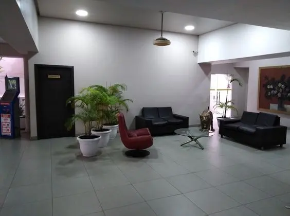 Hotel Tower House Suites - Lobi