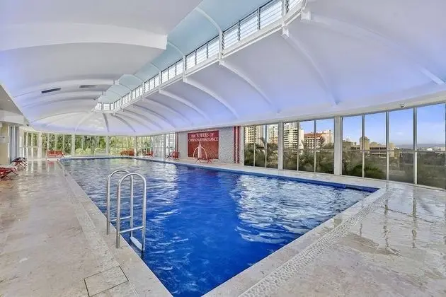 Towers of Chevron - Private Apartments - Havuz
