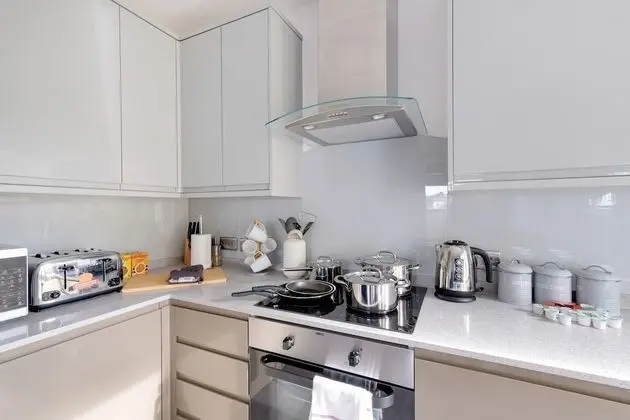 Town Center 2 bed Serviced Apartment 8 - Mutfak