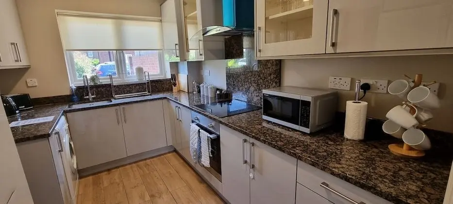 Town Center 4 Bedroom 4 bathroom House - Mutfak