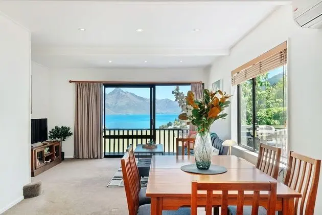TOWN CENTRE LOCATION WITH STUNNING VIEW - UNIT 1 - Oda Düzeni