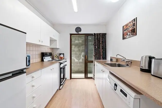 TOWN CENTRE LOCATION WITH STUNNING VIEW - UNIT 8 - Mutfak