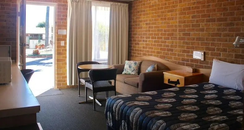 Town & Country Motor Inn