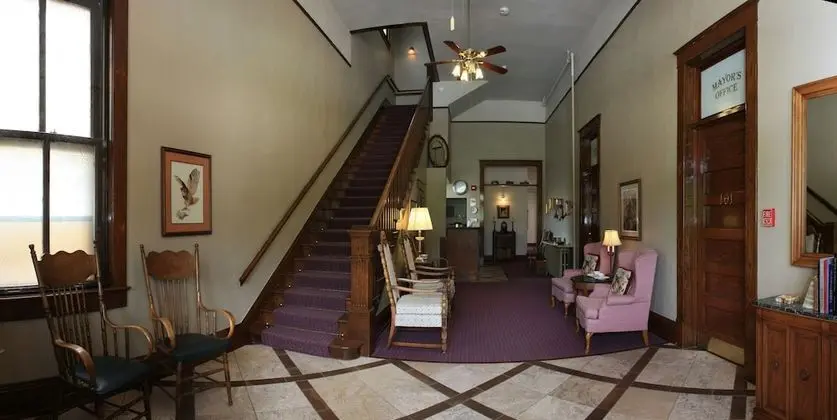Town Hall Inn - Lobi