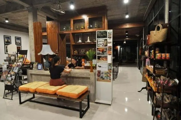 Town Home by The Warehouse Chiang Mai - Lobi