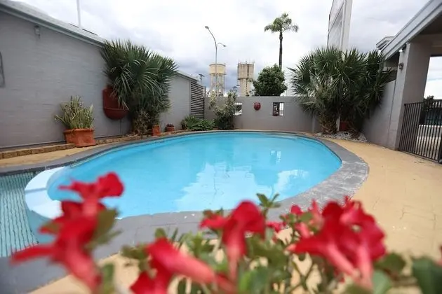 The Town House Motor Inn - Havuz