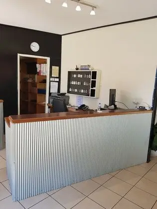 Town House Motor Inn - Lobi