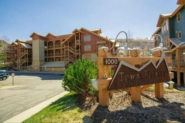 Town Pointe by Lespri Management