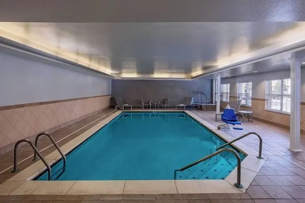TownePlace Suites Baton Rouge South - Havuz
