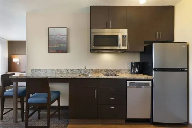 TownePlace Suites Chicago Naperville - Mutfak