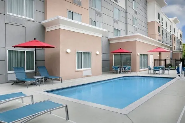 TownePlace Suites Goldsboro - Havuz
