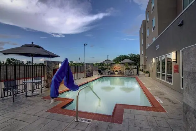 Towneplace Suites Houston Hobby Airport - Havuz