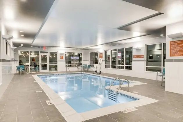 TownePlace Suites Kansas City Liberty - Havuz