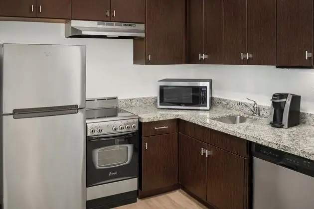 TownePlace Suites Lawrence Downtown - Mutfak