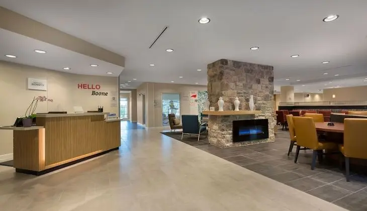 TownePlace Suites by Marriott Boone - Lobi