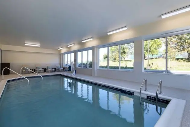 TownePlace Suites by Marriott Brentwood - Havuz