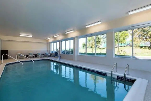 TownePlace Suites by Marriott Brentwood - Havuz