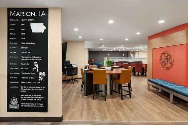 TownePlace Suites by Marriott Cedar Rapids Marion - Lobi