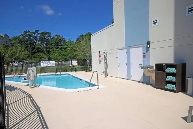 TownePlace Suites by Marriott Charleston-North Charleston - Havuz