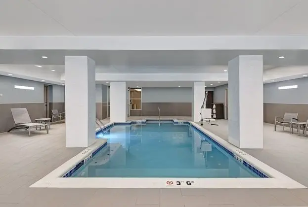 TownePlace Suites by Marriott Cincinnati Downtown - Havuz