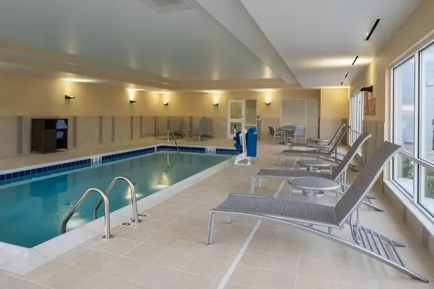 TownePlace Suites by Marriott Clarksville - Havuz
