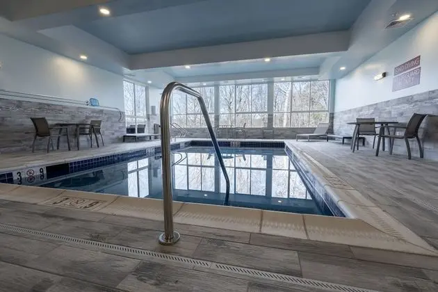 TownePlace Suites by Marriott Clinton - Havuz