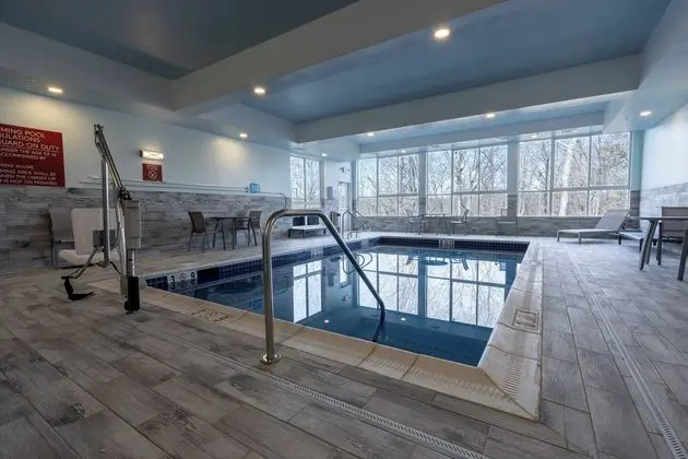 TownePlace Suites by Marriott Clinton - Havuz