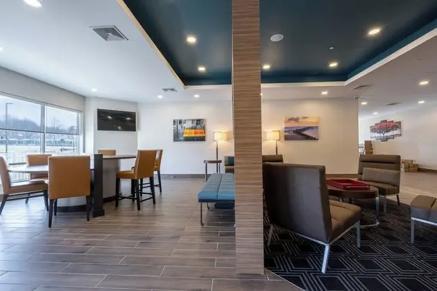 TownePlace Suites by Marriott Clinton - Lobi
