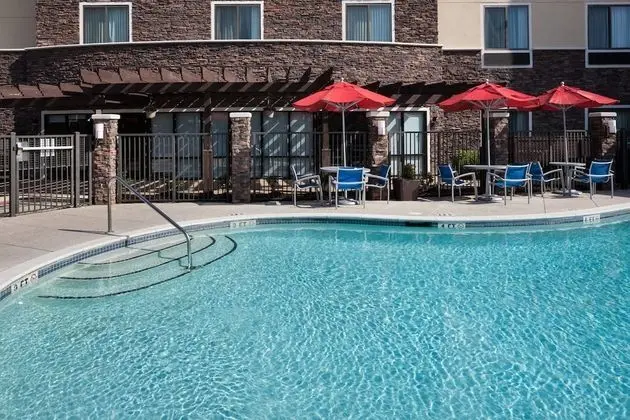TownePlace Suites by Marriott Columbia Southeast/Ft Jackson - Havuz