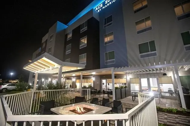 TownePlace Suites by Marriott Conroe - Dış Mekan