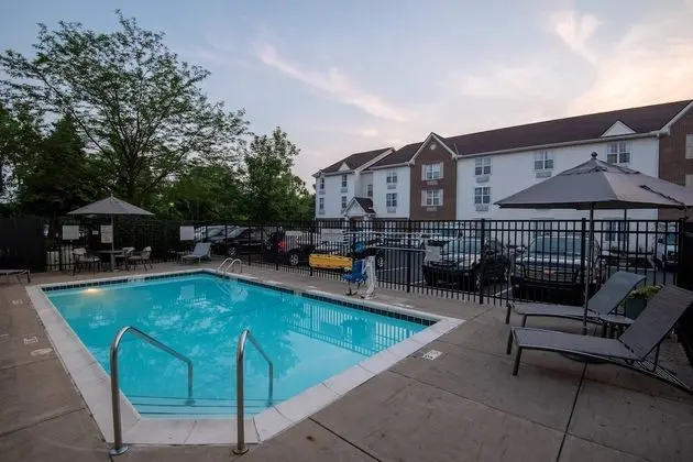 TownePlace Suites by Marriott Gahanna - Havuz