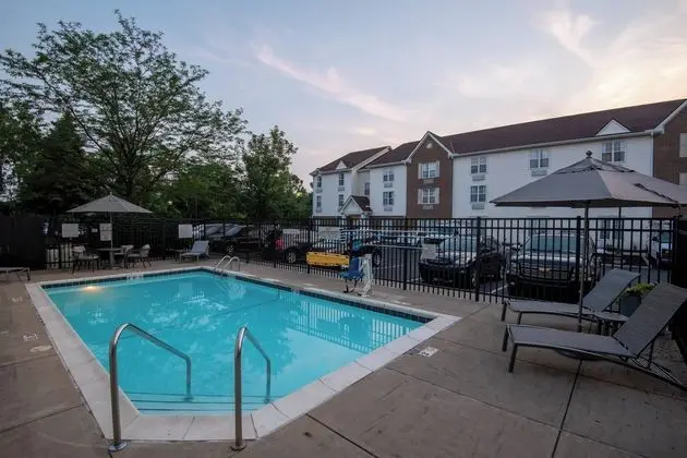 TownePlace Suites by Marriott Gahanna - Havuz