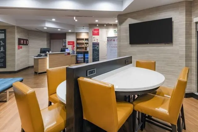 TownePlace Suites by Marriott Gallup - Lobi