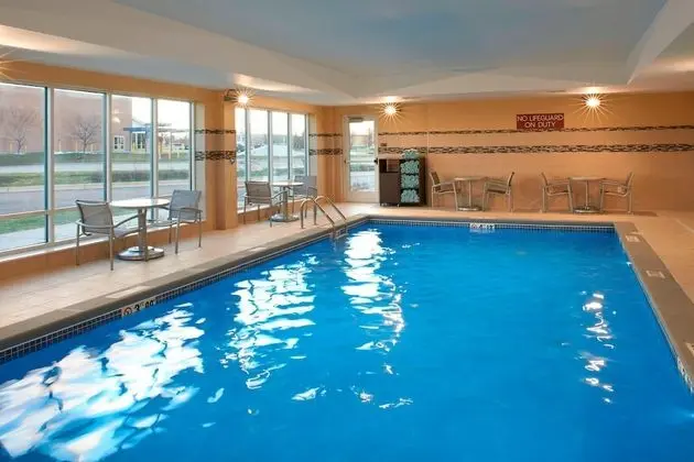 TownePlace Suites by Marriott Grand Rapids Airport - Havuz