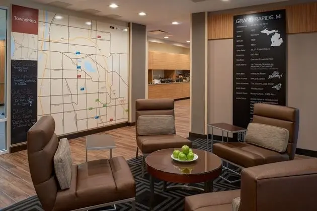 TownePlace Suites by Marriott Grand Rapids Airport - Lobi