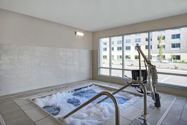 TownePlace Suites by Marriott Grand Rapids Wyoming - Havuz