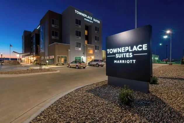 TownePlace Suites by Marriott Hays - Dış Mekan