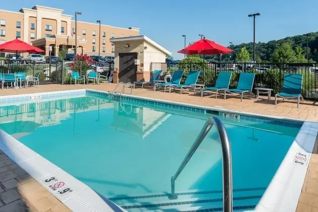 TownePlace Suites by Marriott Huntington - Havuz