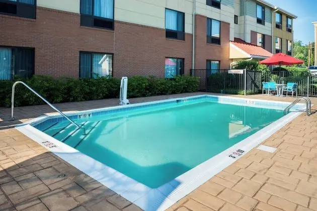 TownePlace Suites by Marriott Huntington - Havuz