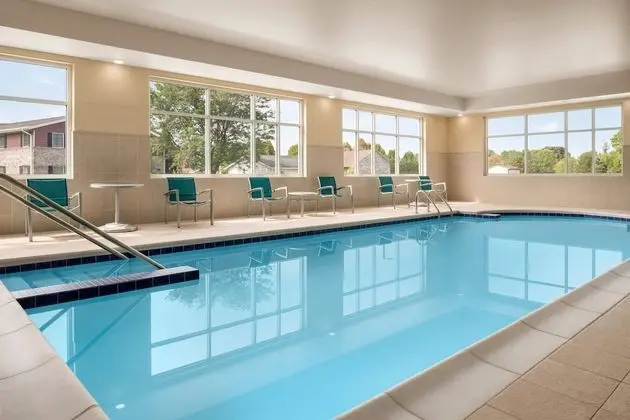 TownePlace Suites by Marriott Janesville - Havuz