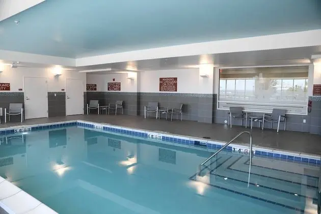 TownePlace Suites by Marriott Kansas City at Briarcliff - Havuz