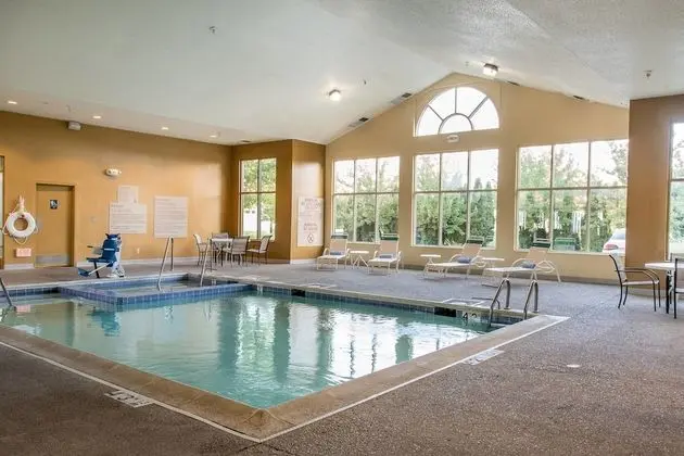 TownePlace Suites by Marriott Lafayette - Havuz
