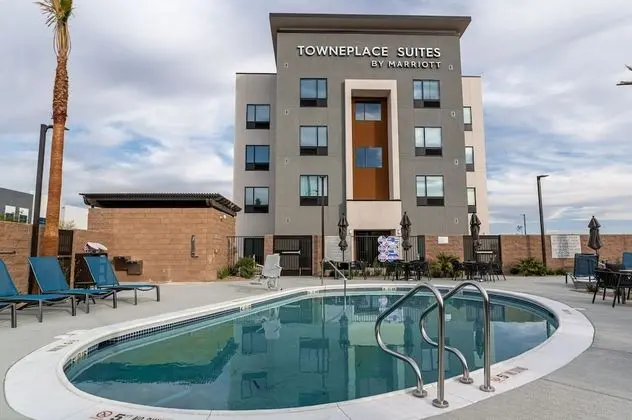 TownePlace Suites by Marriott Las Vegas North I-15 - Havuz