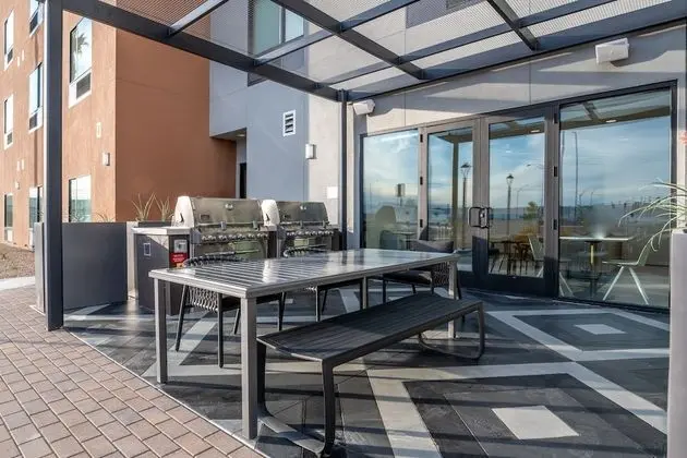 TownePlace Suites by Marriott Las Vegas North I-15 - Yerinde Yemek