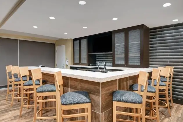 TownePlace Suites by Marriott Lima - Yerinde Yemek